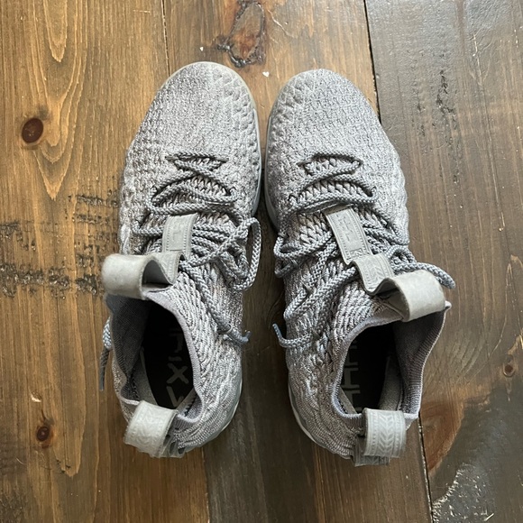 Lebron 15s City Edition - Picture 2 of 6